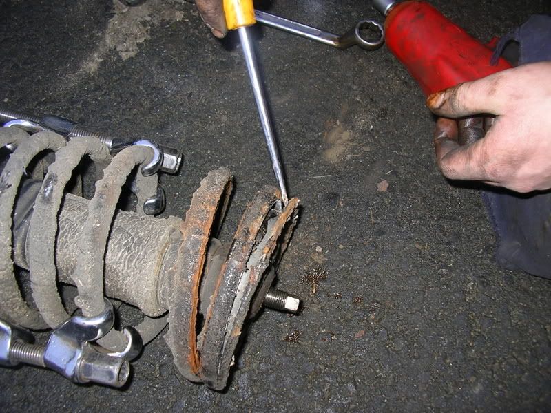 Volvo 240 Strut Replacement vlr.eng.br